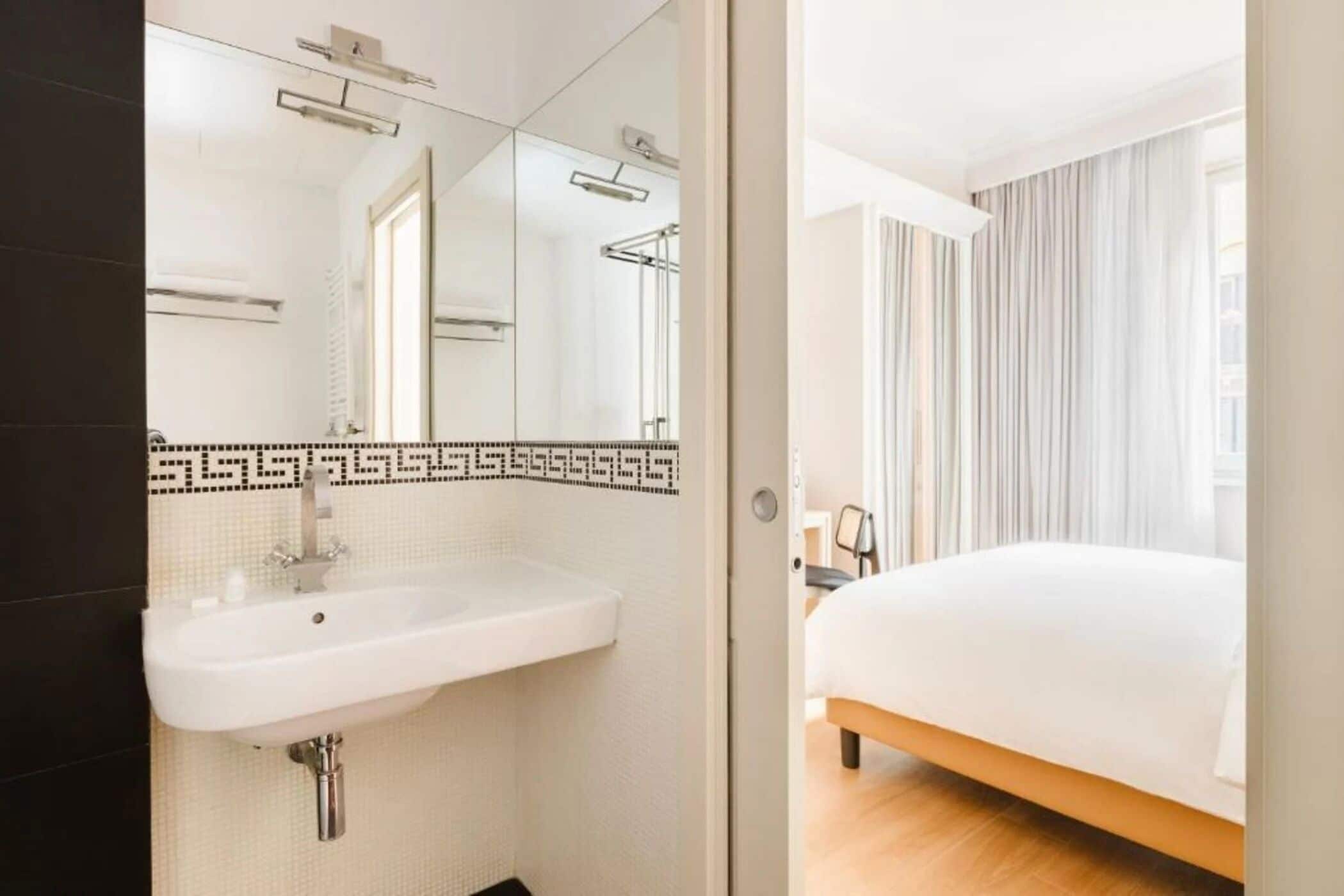 Secador de pelo, toallas, jabón, shampoo