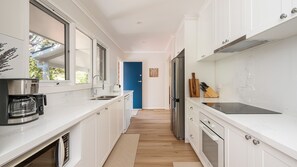 Fridge, oven, stovetop, dishwasher - Southside Sands, Frankston South (Frankston South)