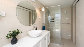 Shower, hair dryer, towels