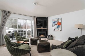 TV, fireplace - The snö - Pool, lake and terrace (Mont-Blanc)