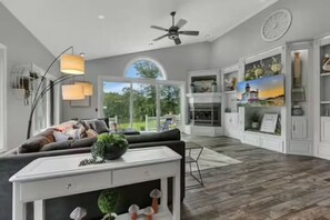 Living area - River Bend Resort (Cold Spring)