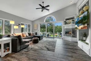 Living area - River Bend Resort (Cold Spring)