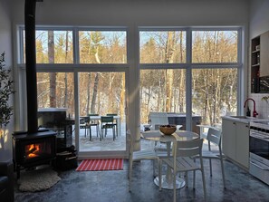 Interior - The Lofti – Cozy, Intimate Cabin with Spa (Sainte-Béatrix)