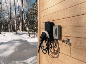 Property grounds - The Lofti – Cozy, Intimate Cabin with Spa (Sainte-Béatrix)