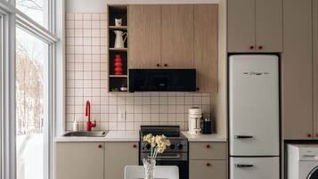 Fridge, microwave, oven, stovetop