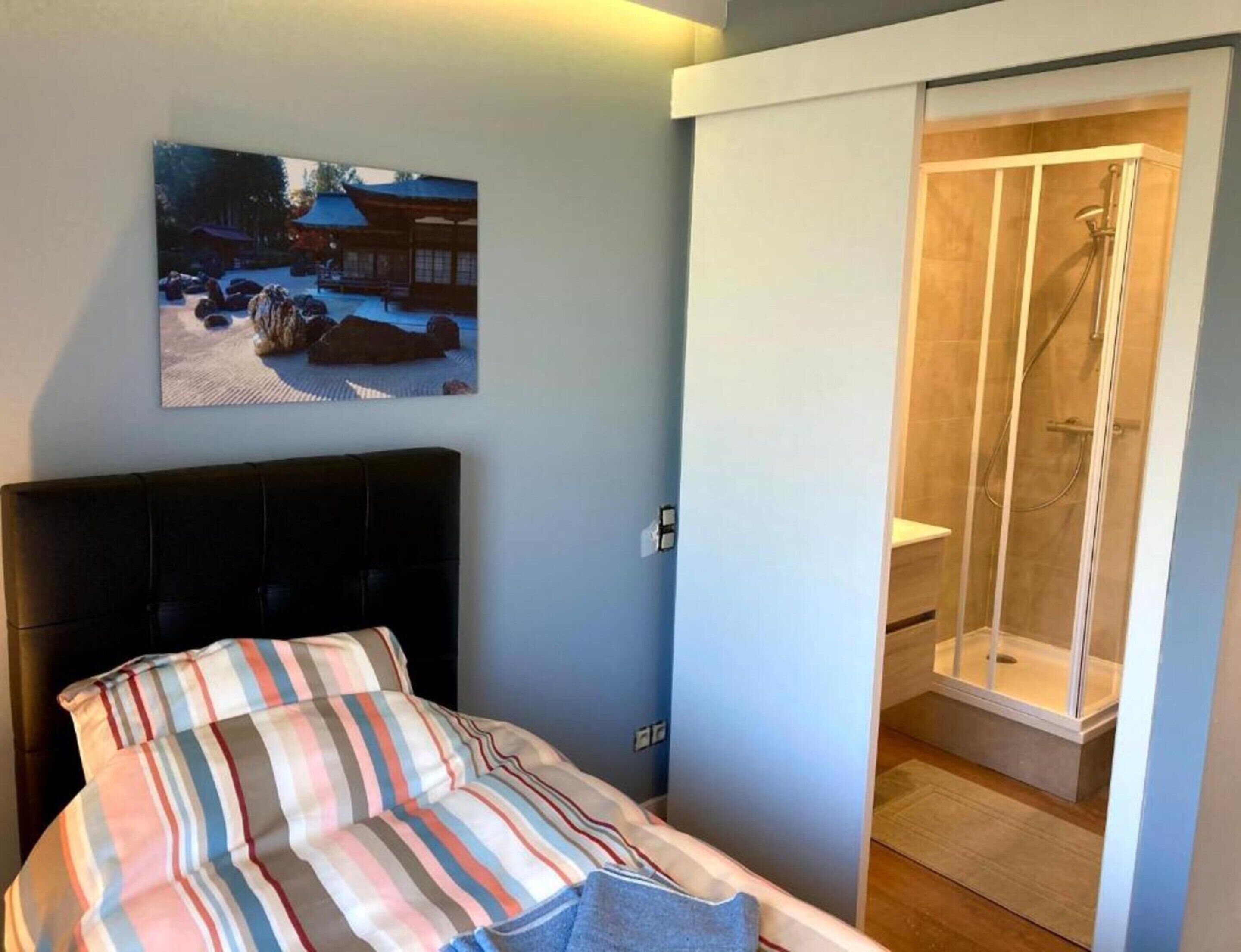 House | 4 bedrooms, individually furnished, bed sheets