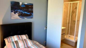 House | 4 bedrooms, individually furnished, bed sheets