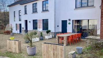 House | Outdoor dining