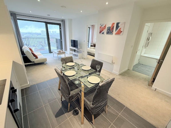 Interior - 2 Bed, modern, stylish city centre apartment (Manchester)