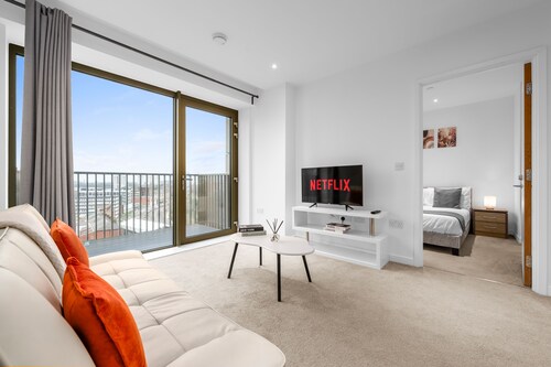 2 Bed, modern, stylish city centre apartment