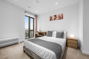 2 bedrooms, desk, iron/ironing board, WiFi