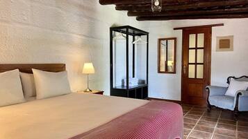 1 bedroom, individually furnished