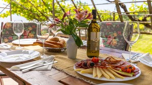 Outdoor dining - Holiday Home Secret Garden by Villas Guide (Dobrec)