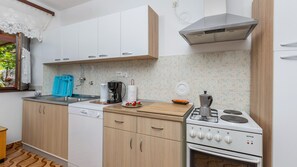 Kühlschrank, Mikrowelle, Ofen, Geschirrspüler