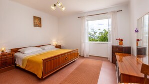 Free WiFi, bed sheets - Holiday Home Secret Garden by Villas Guide (Dobrec)