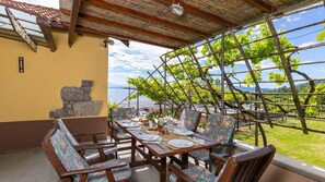 Outdoor dining - Holiday Home Secret Garden by Villas Guide (Dobrec)