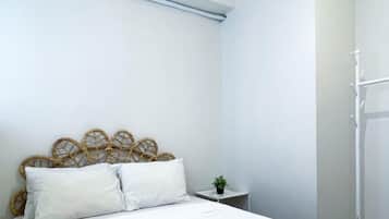 2 bedrooms, iron/ironing board, bed sheets, wheelchair access