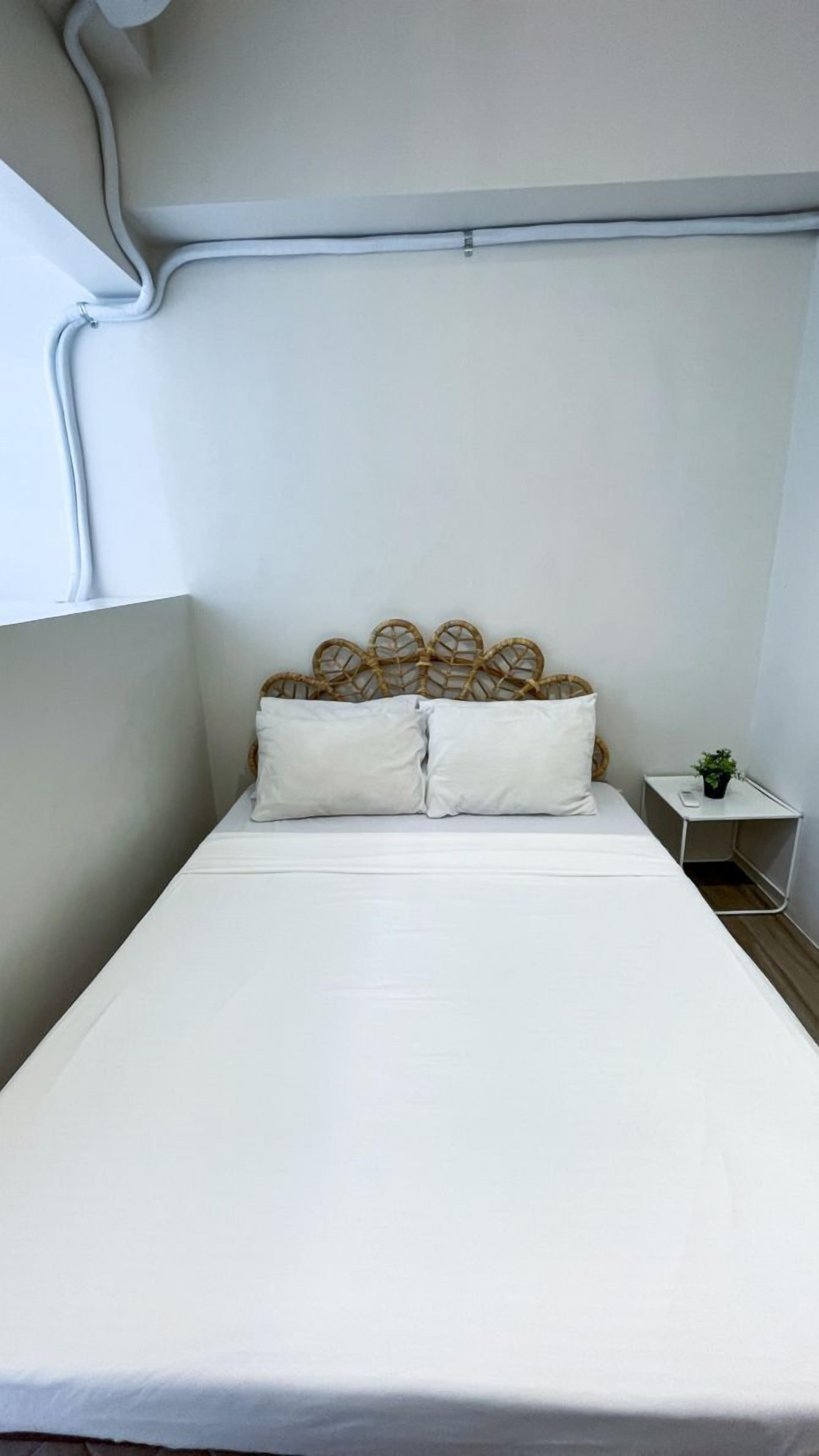 2 bedrooms, iron/ironing board, bed sheets, wheelchair access