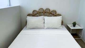 2 bedrooms, iron/ironing board, bed sheets, wheelchair access