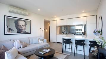 Smart TV, books