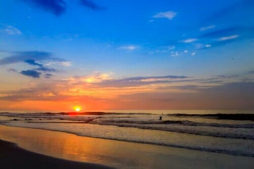 Folly Beach 2BR Retreat-1 Block to Beach Center St