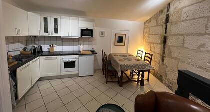 Quiet house in town center, reserved parking