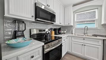 Mikrowelle, Ofen, Herdplatte, Geschirrspüler