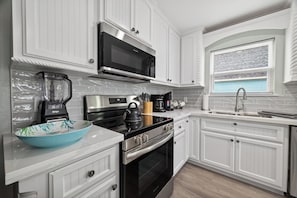 Mikrowelle, Ofen, Herdplatte, Geschirrspüler