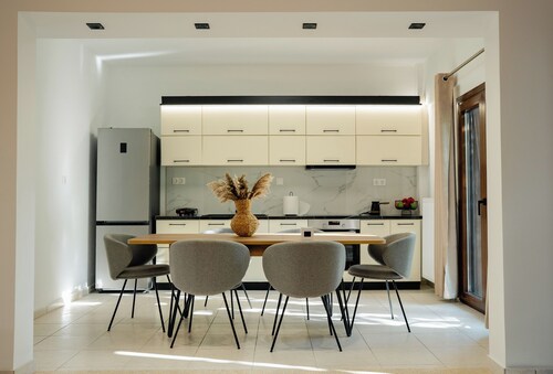 Central Pearl Thessaloniki Private Parking & Metro