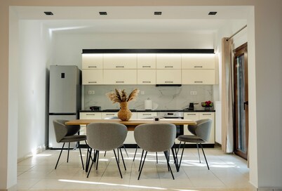 Central Pearl Thessaloniki Private Parking & Metro