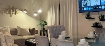 Cozy 2-bedroom house in a beautiful Winter Haven area near Legoland and BokTower