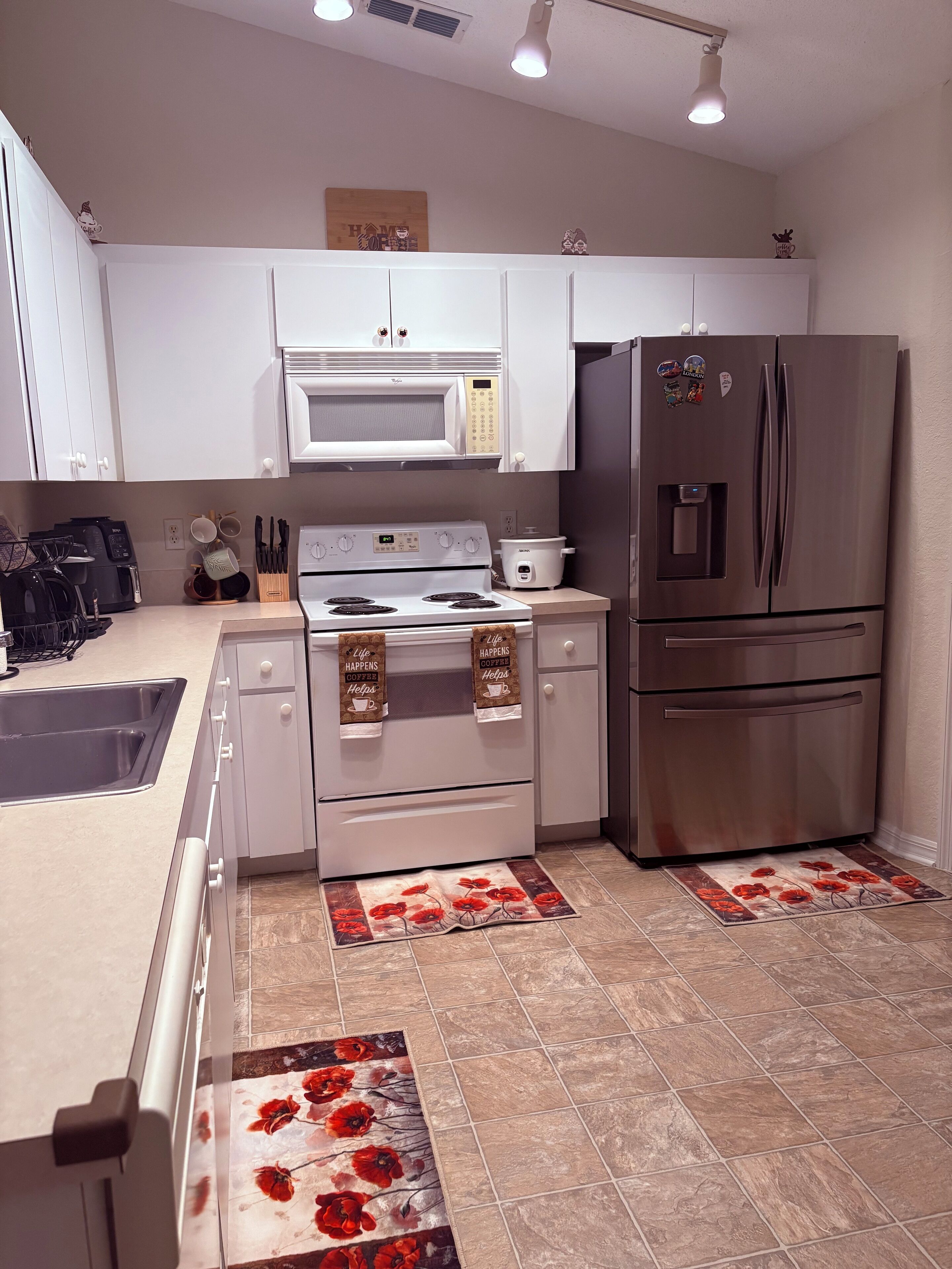 冰箱、微波炉、烤箱、炉灶