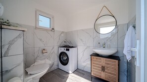 Dusche, Haartrockner, Handtücher