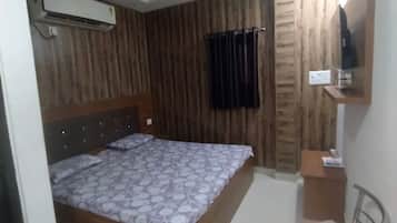 Iron/ironing board, free WiFi