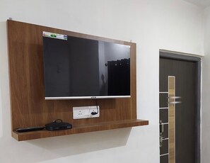 Iron/ironing board, free WiFi - Hotel Shri Mohan (Mainpuri)