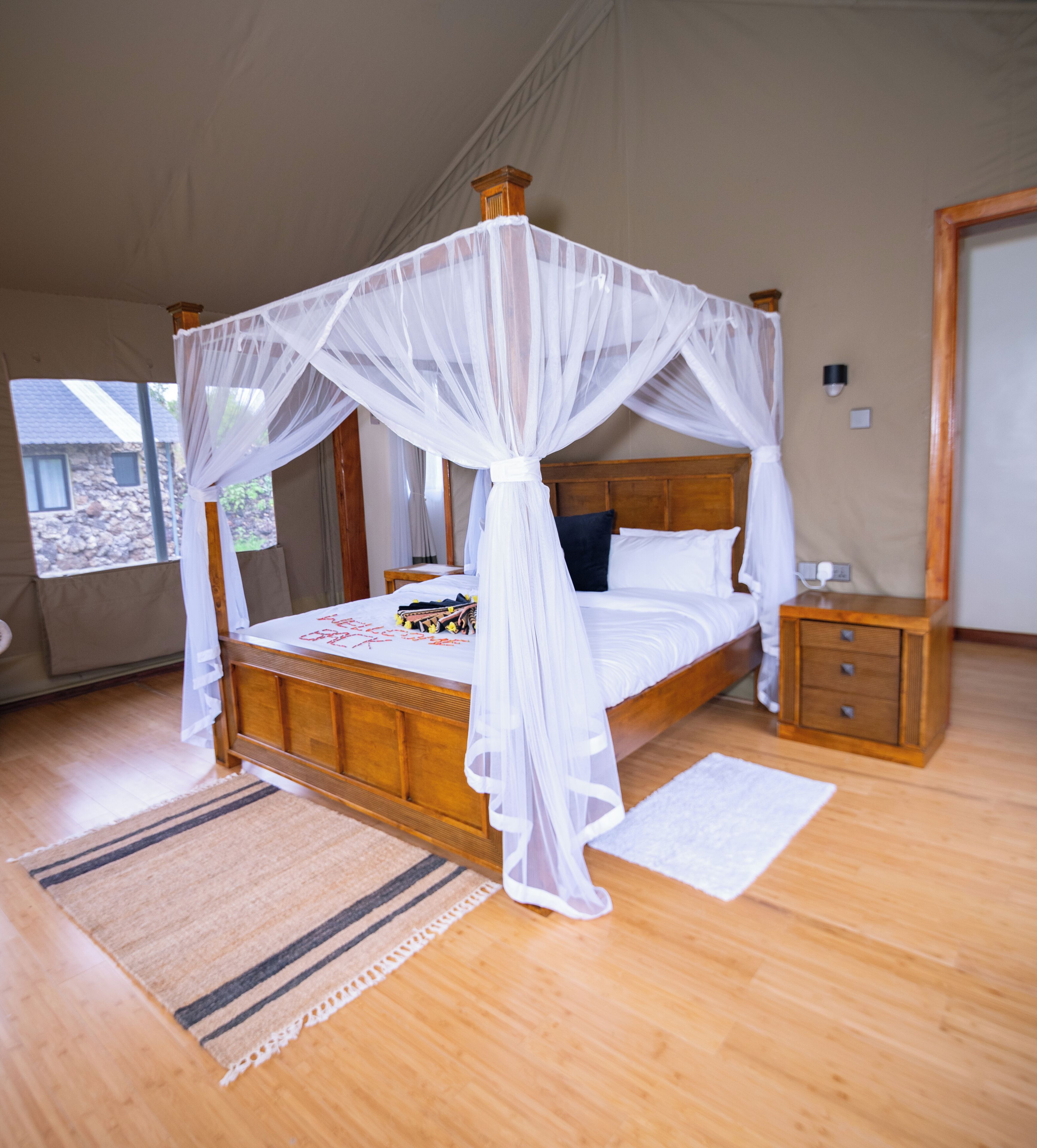 Telttamajoitus, patio | Työpöytä, kannettavalle tietokoneelle sopiva työtila