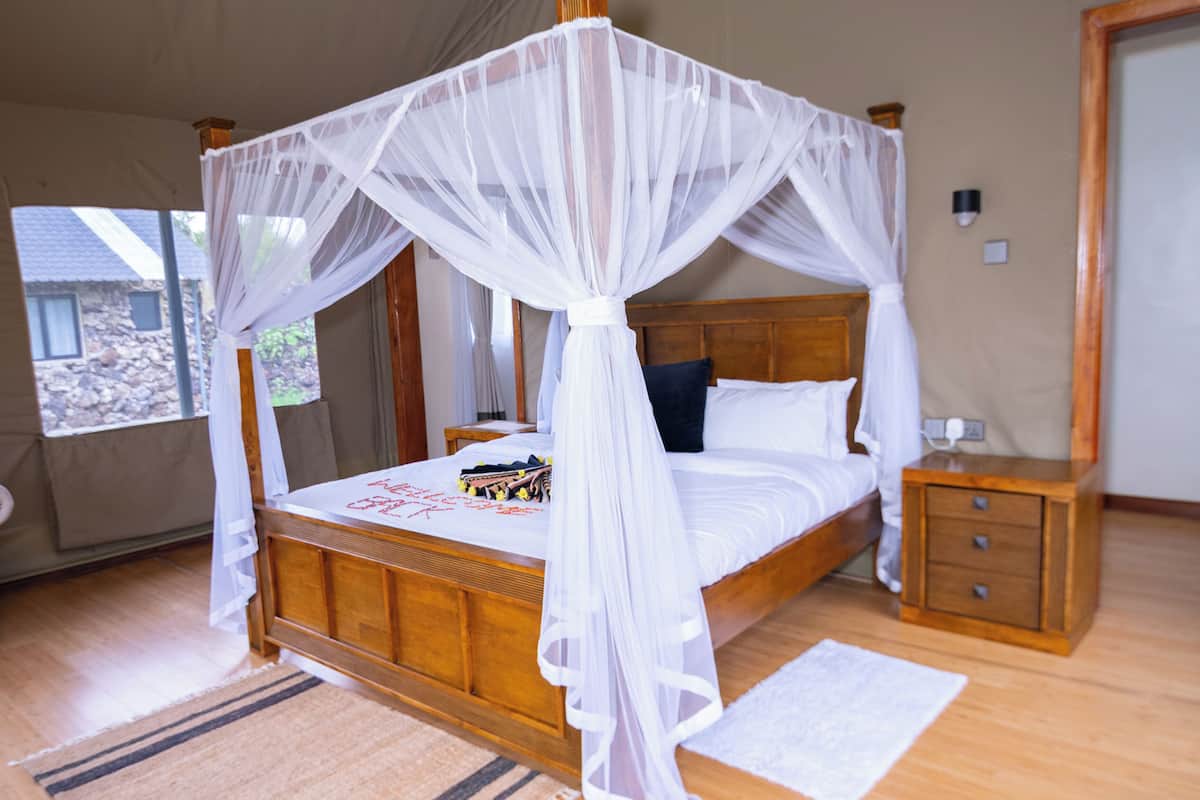 Zelt, Terrasse | Schreibtisch, laptopgeeigneter Arbeitsplatz