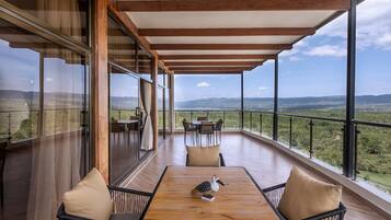 Luxury Cabin, Balcony, Mountain View | Desk, laptop workspace