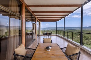 Luxury Cabin, Balcony, Mountain View