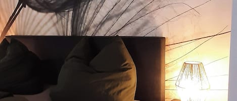 WiFi, bed sheets