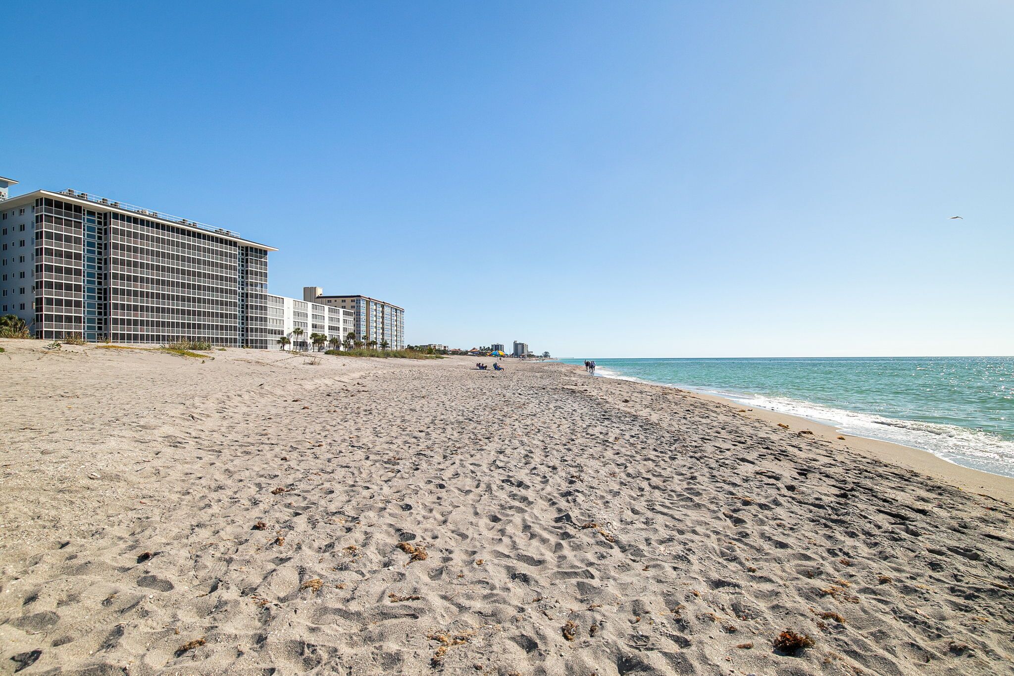 沙滩椅、沙滩毛巾