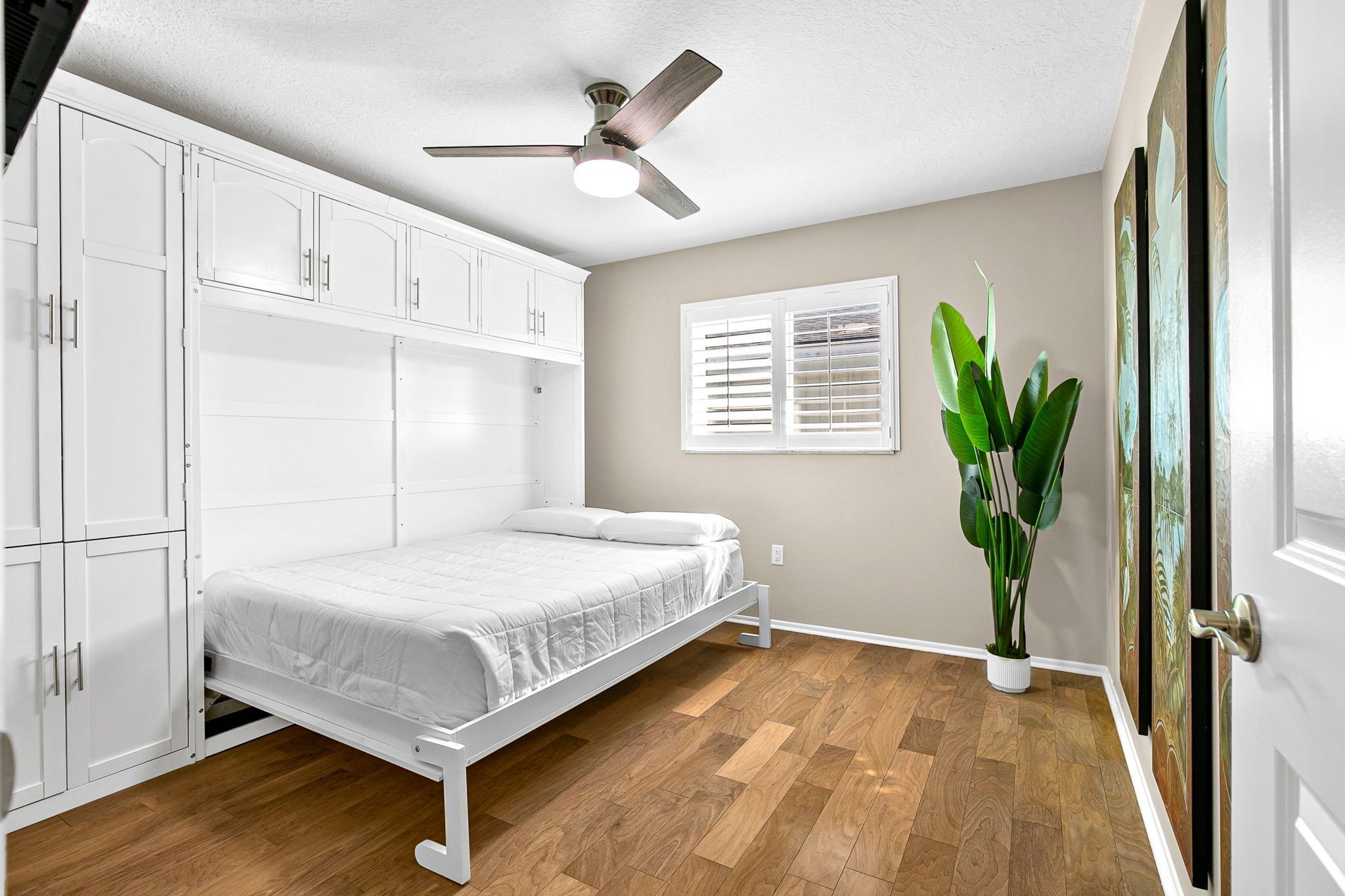 2 bedrooms, desk, iron/ironing board, travel cot