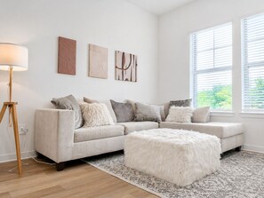 TV - West Sherman WorkerFriendly, Quiet, W/D, Pool+Gym (Sherman)