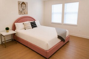 Iron/ironing board, WiFi, bed sheets - King 1BR · Near Dining · Pool & Gym Laundry Access (Sherman)