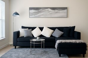 TV - Stunning 1BR near @ TheHeights w/ BBQ, Gym+Pool (Houston)