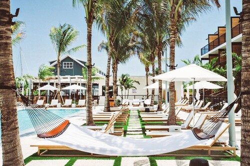 Charming and Romantic 1-bedroom boat with AC located at The Perry Marina