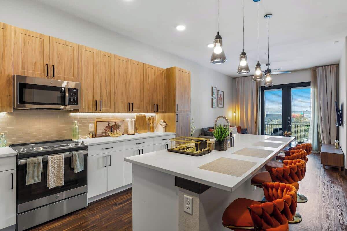 冰箱、微波炉、烤箱、炉灶