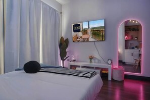 Iron/ironing board, WiFi, bed sheets - 6min to Domain | 12min DT | Studio- Pool & Parking (Austin)