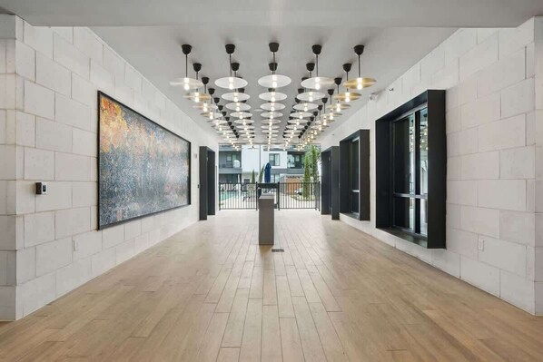 المنشأة من الداخل