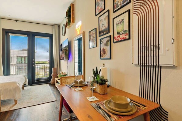 Room - 6min to Domain | 12min DT | Balcony + Free Parking (Austin)